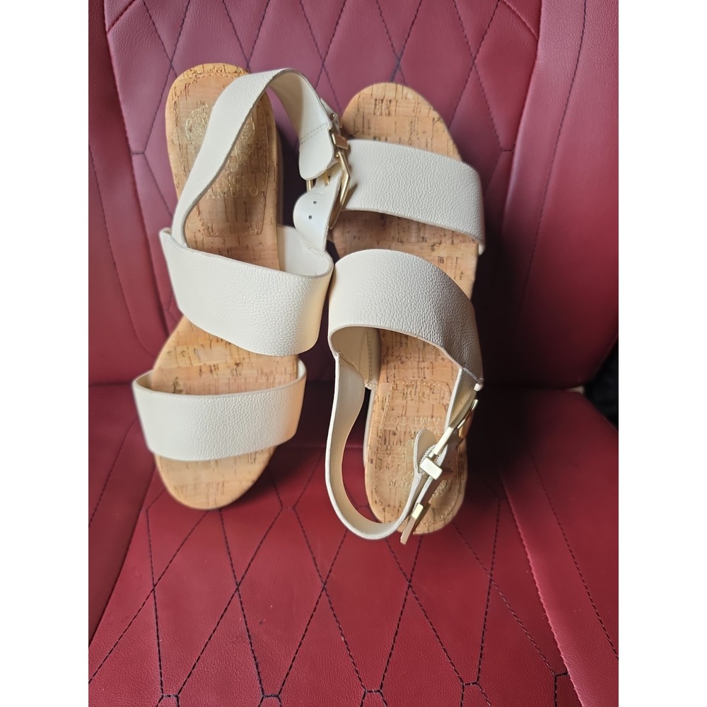 Vince Camuto  Women's Size 8 M - Picture 2 of 7